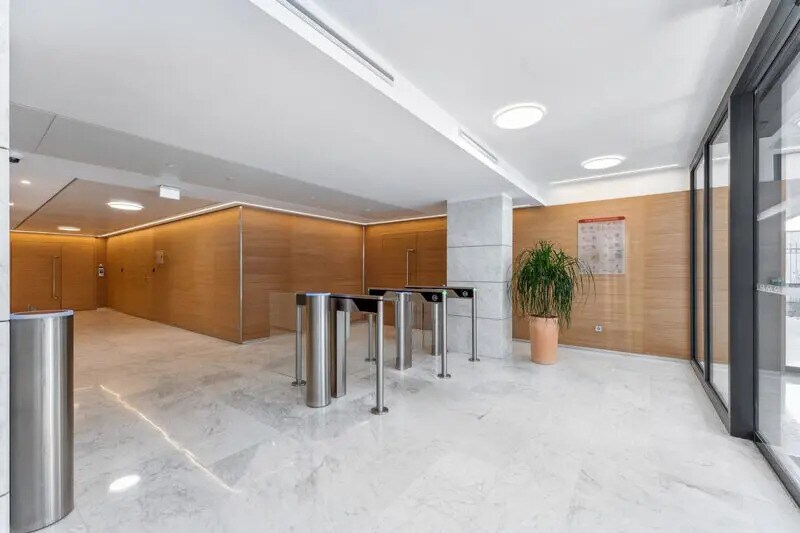 27 Rue Des Poissonniers, Neuilly-sur-Seine to rent - Lobby - Image 3 of 6