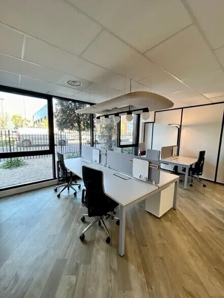 Office in Mauguio to rent - Building Photo - Image 2 of 30