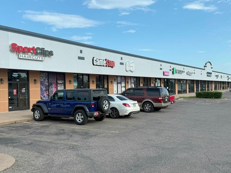 2100 W Danforth Rd, Edmond, OK to rent - Building Photo - Image 1 of 6