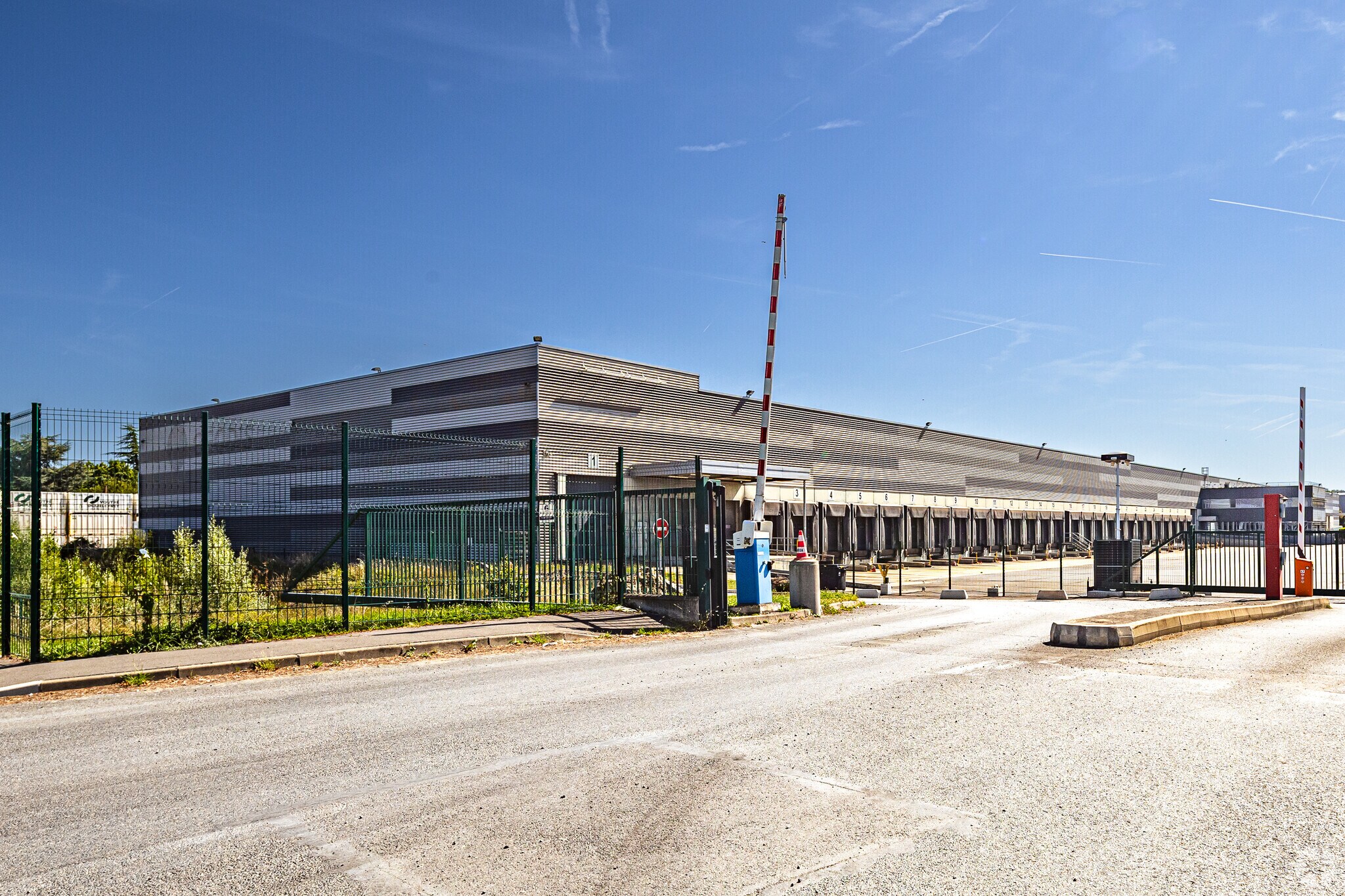 16 Route De Stains, Bonneuil-sur-Marne to rent Building Photo- Image 1 of 11