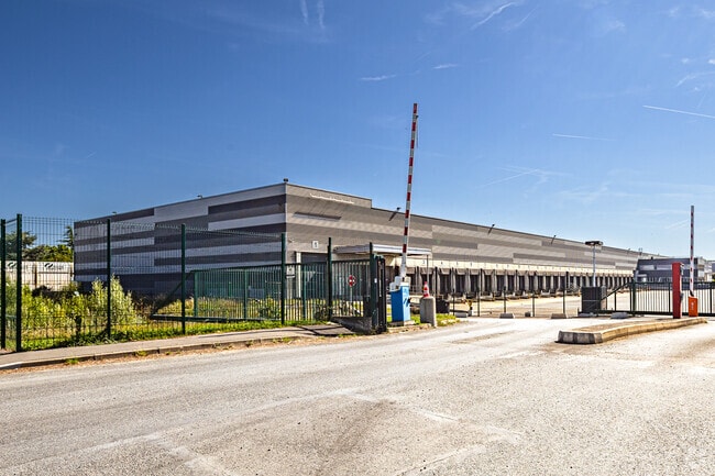 Location Entrepôt 14 560 m²