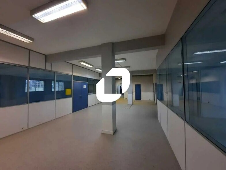 3 Avenue De La Baltique, Villebon-sur-Yvette to rent - Building Photo - Image 3 of 18