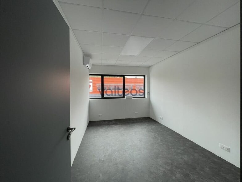 Light Industrial in Muret for sale - Interior Photo - Image 3 of 11