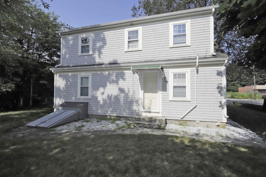 868 Ashley Blvd, New Bedford, MA for rent - Building Photo - Image 3 of 33