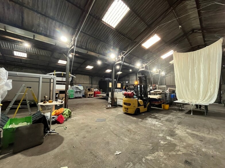 Dark Ln, Burton On Trent to rent - Interior Photo - Image 3 of 4