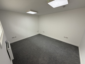 Porters Wood, St Albans to rent Interior Photo- Image 2 of 4
