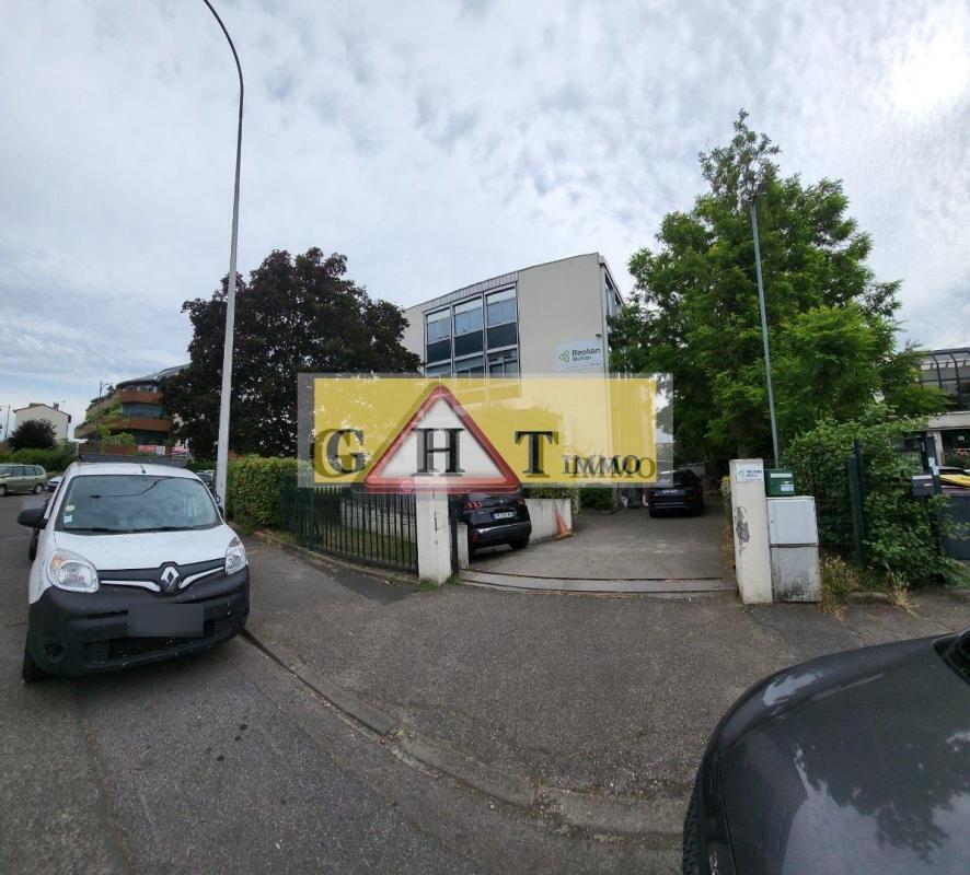 Office in Maisons-Alfort to rent Building Photo- Image 1 of 9