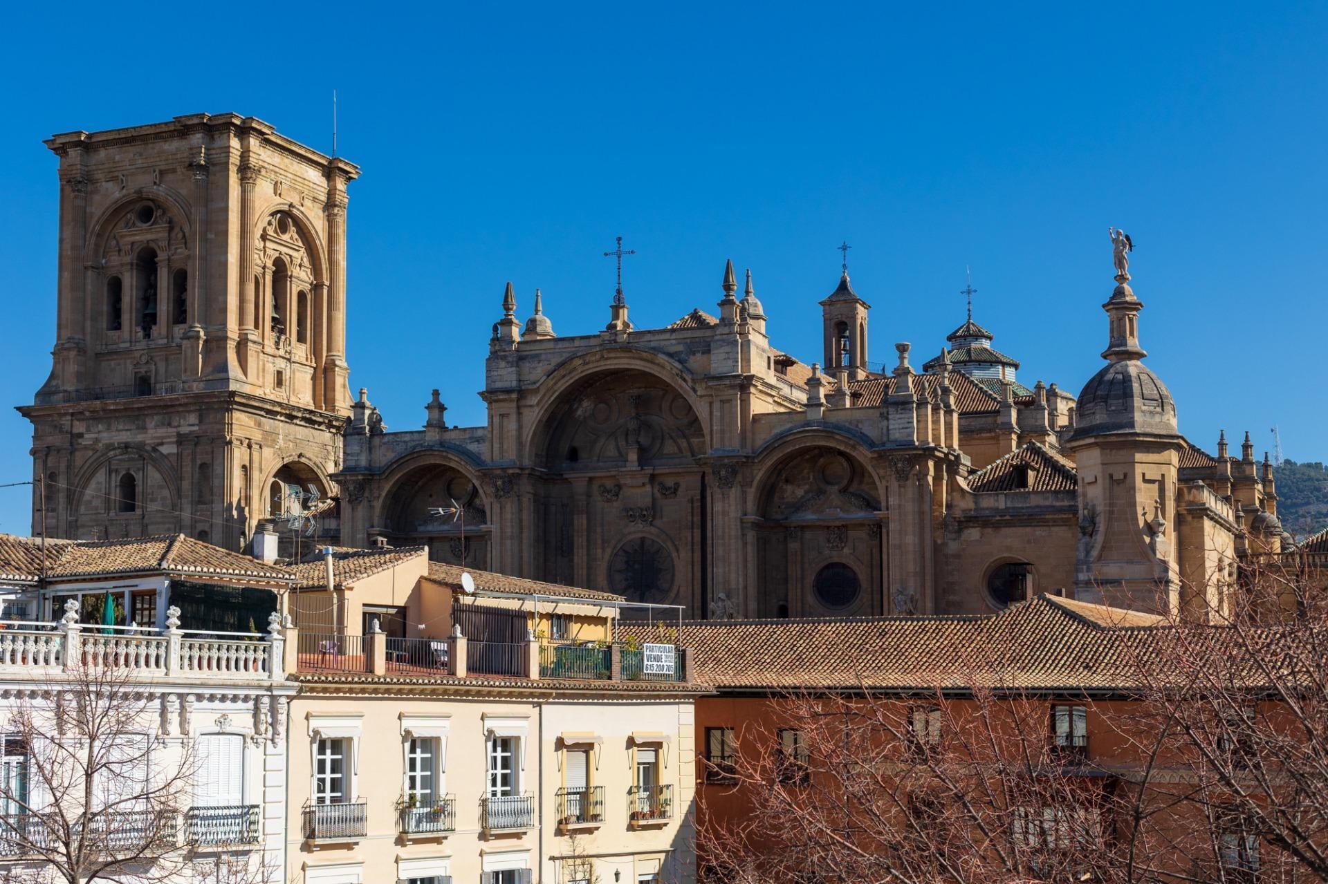  in Granada for sale Building Photo- Image 1 of 51
