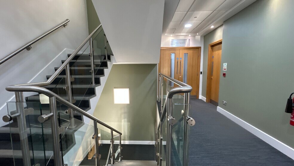 Princess Rd, Manchester to rent - Building Photo - Image 3 of 20