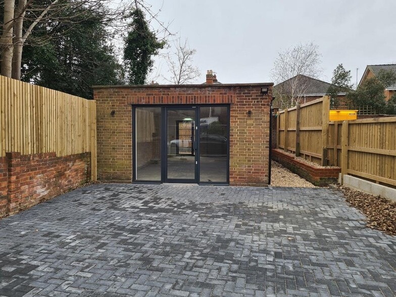 12 Ladymead, Guildford to rent - Building Photo - Image 1 of 3