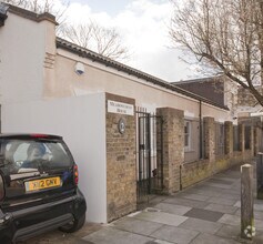 Meadowcourt Rd, London for sale Primary Photo- Image 1 of 4