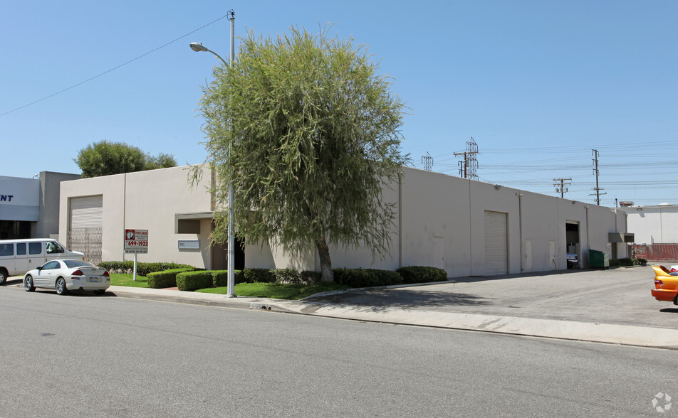 15321-15323 Texaco Ave, Paramount, CA for rent - Primary Photo - Image 1 of 5