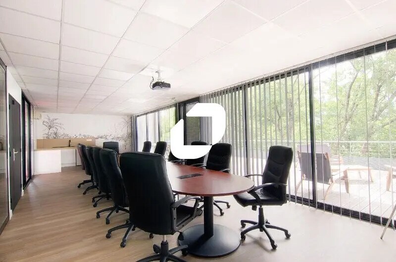 Office in Cenon to rent - Interior Photo - Image 2 of 10