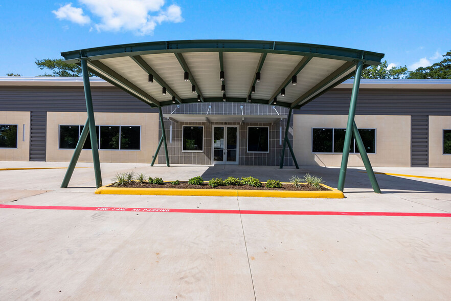 603 S Conroe Medical Dr, Conroe, TX for rent - Building Photo - Image 3 of 9