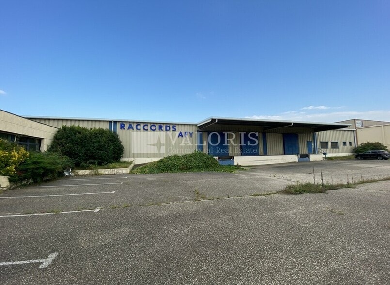 Light Industrial in Saint-Quentin-Fallavier for sale - Building Photo - Image 2 of 12
