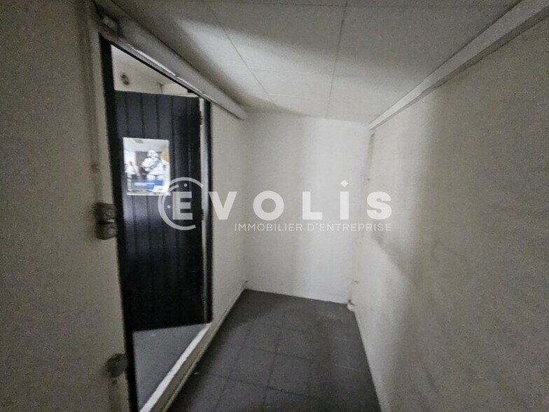 Light Industrial in Montrouge to rent - Interior Photo - Image 3 of 13