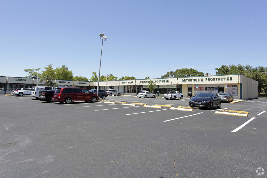 8401-8463 W McNab Rd, Tamarac, FL for rent - Building Photo - Image 1 of 4