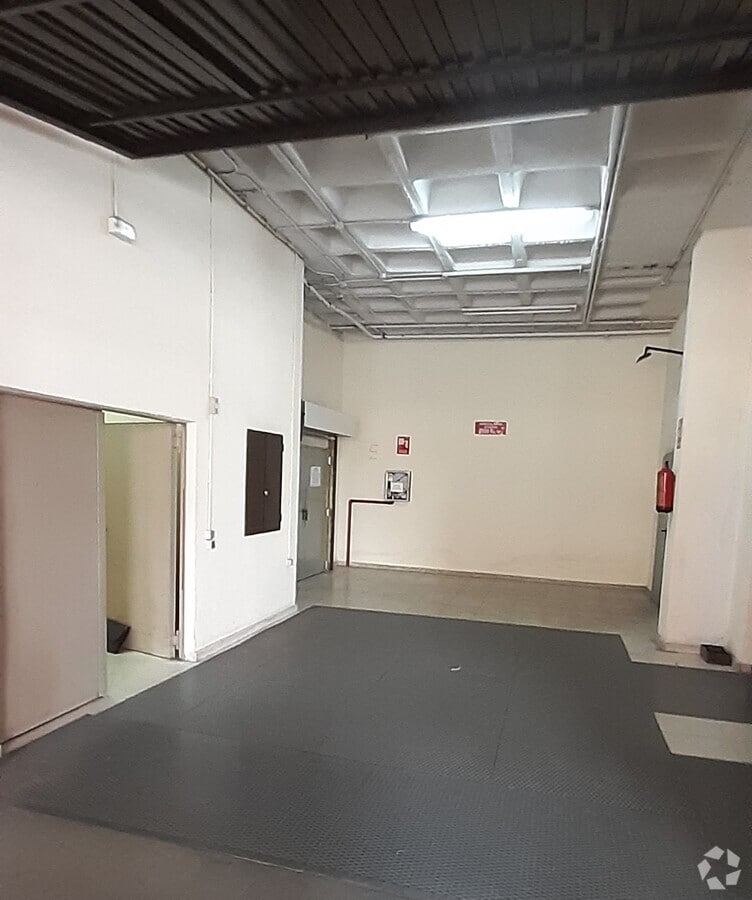 Madrid, MAD 28044 -  -  - Interior Photo - Image 2 of 8