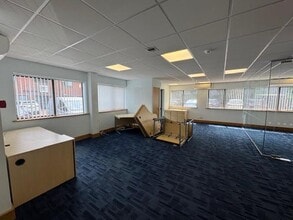 Coronation Rd, High Wycombe to rent Interior Photo- Image 1 of 3