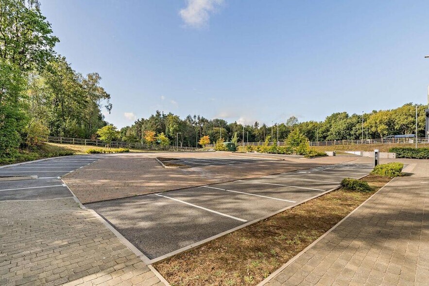 M36 Tower Rd, Stone to rent - Building Photo - Image 2 of 34