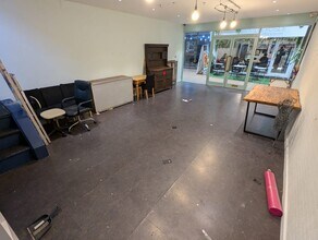 Oxford St, Swansea to rent Interior Photo- Image 2 of 8