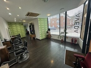 18 Coombe Rd, Kingston Upon Thames to rent Interior Photo- Image 2 of 4