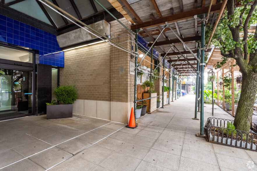 140 Charles St, New York, NY for sale - Building Photo - Image 1 of 1