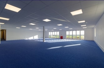 Kings Mill Ln, Redhill to rent Interior Photo- Image 2 of 2