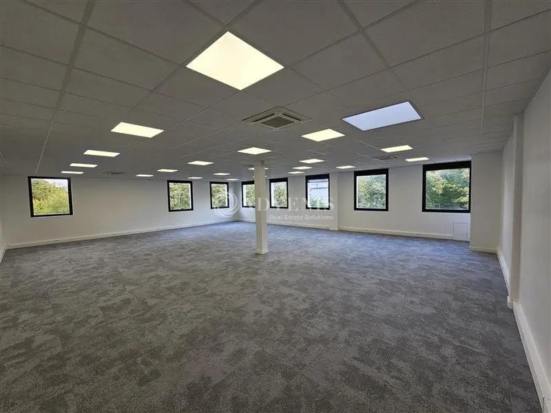 Location Bureaux 164 m² - Photo 1