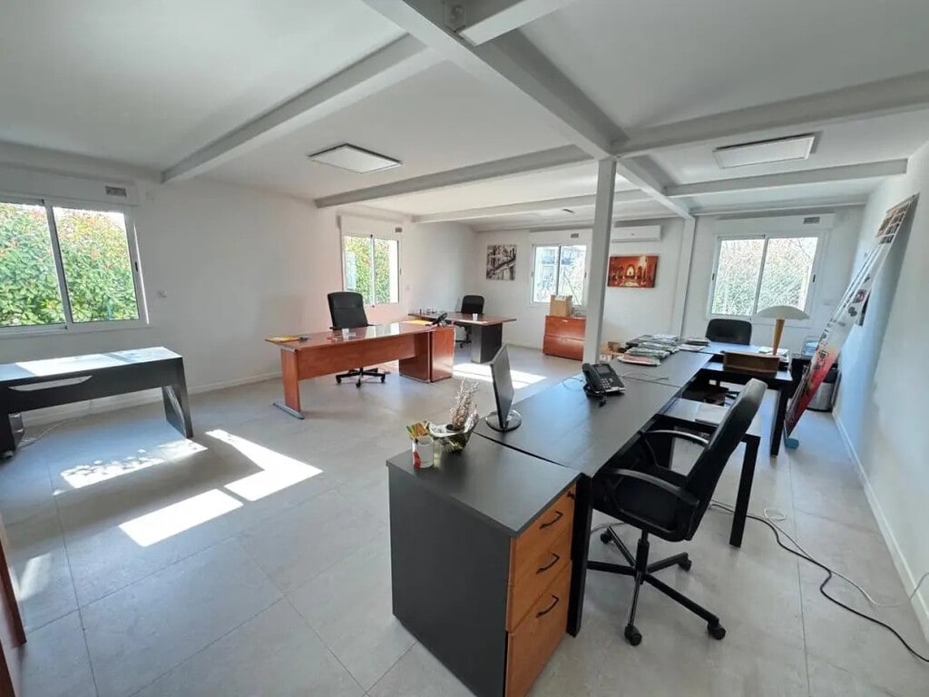 Location Bureaux 700 m² - Photo 1