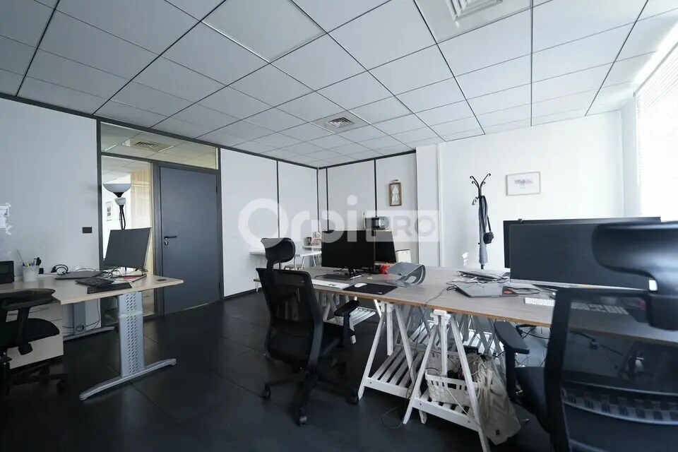 Office in Dardilly to rent Interior Photo- Image 1 of 13