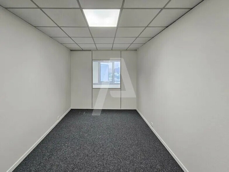 1 Bis Rue Marcel Paul, Massy to rent - Interior Photo - Image 3 of 6