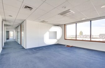 Office in Noisy-le-Grand to rent Interior Photo- Image 2 of 4
