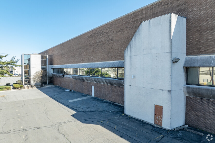 70 Enterprise Ave, Secaucus, NJ for rent - Building Photo - Image 1 of 5