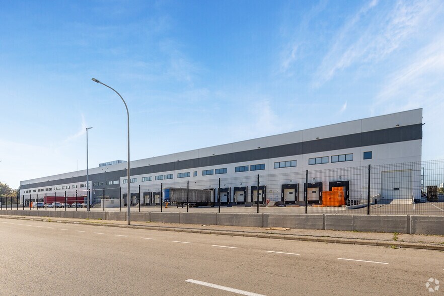 Industrial in Santa Margarida i els Monjos, Barcelona to rent - Primary Photo - Image 2 of 5