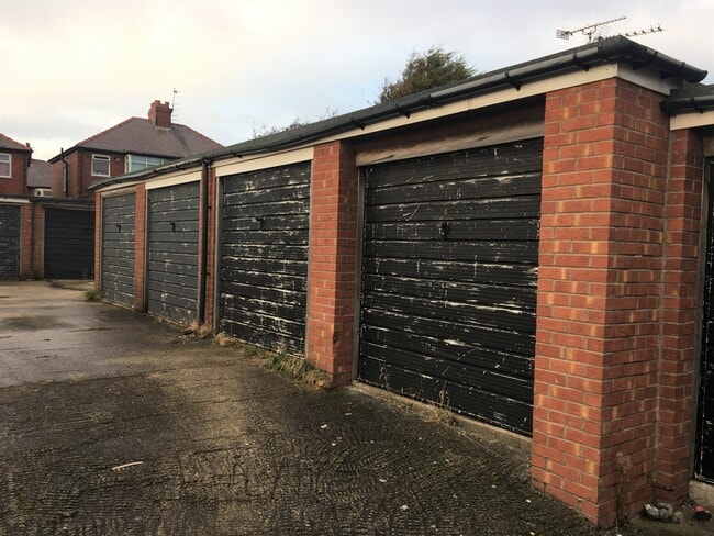 More details for 128 Cunliffe Rd, Blackpool - Retail to Rent