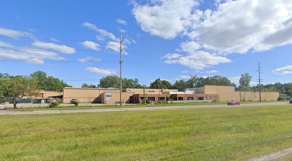 1704 E Highland Rd, Highland, MI for sale - Building Photo - Image 1 of 10