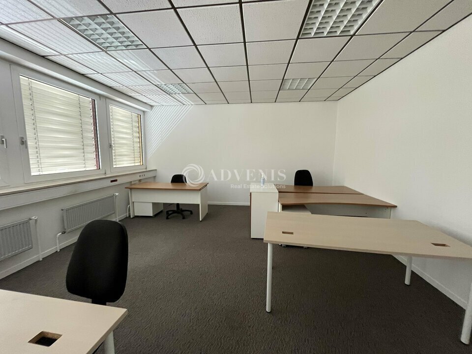 Industrial in Trappes to rent Interior Photo- Image 1 of 13