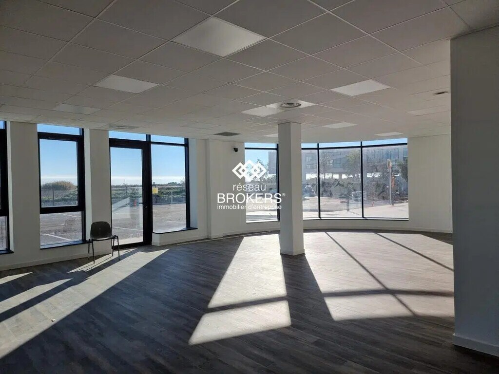 Location Bureaux 281 m² - Photo 1