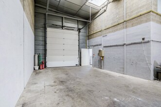 Industrial in Sartrouville to rent Interior Photo- Image 1 of 8