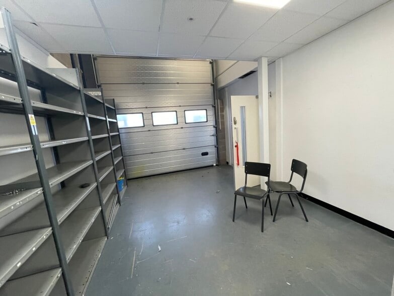Unit 15 Nimbus, Hercules Way, Farnborough to rent - Interior Photo - Image 2 of 5