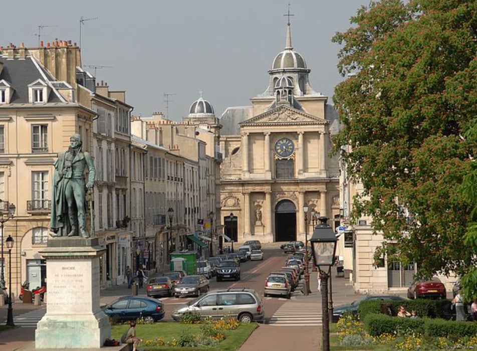 Retail in Versailles to rent Building Photo- Image 1 of 2