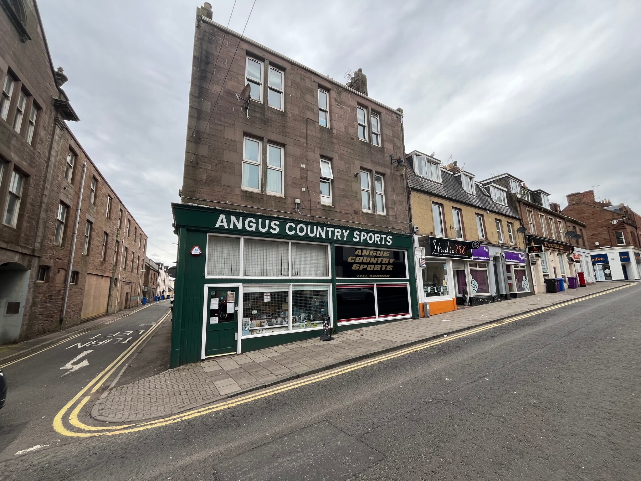 256 High St, Arbroath to rent Building Photo- Image 1 of 7