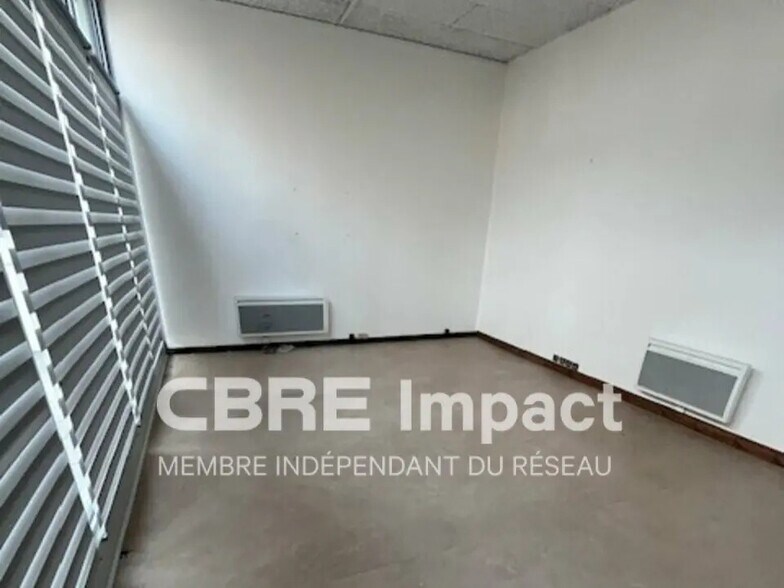Retail in Dijon to rent - Building Photo - Image 2 of 5