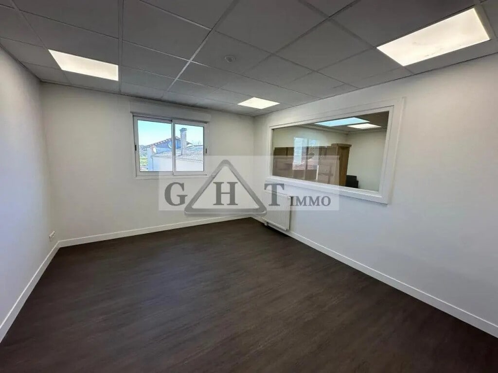 Location Bureaux 30 m² - Photo 1