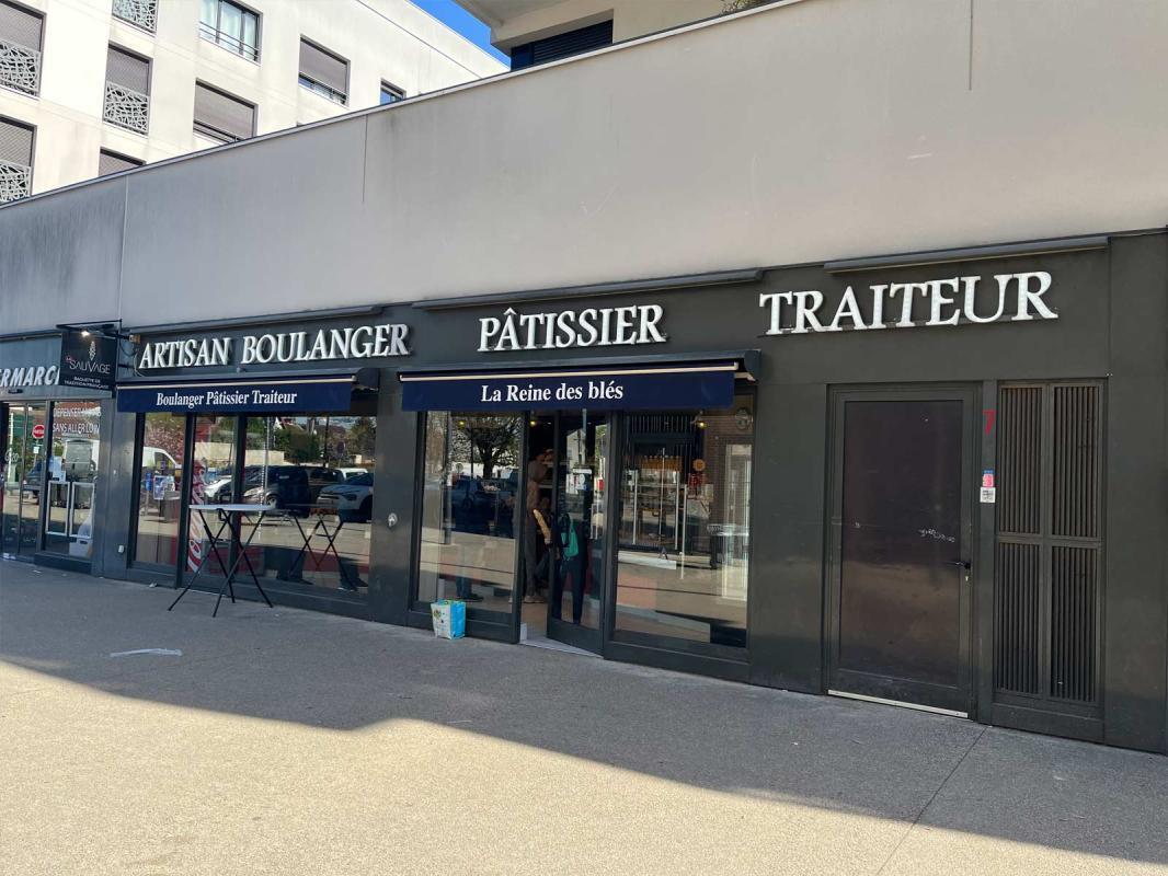 Retail in Noisy-le-Grand for sale Building Photo- Image 1 of 3
