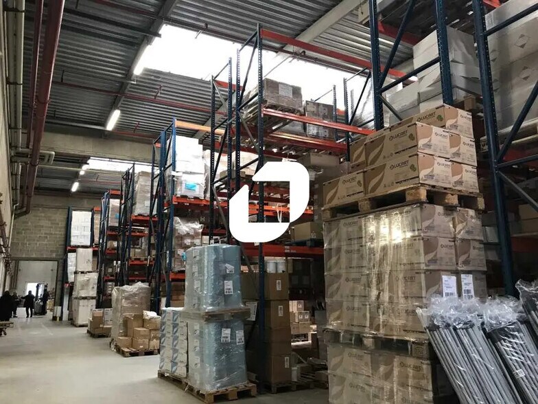 Light Industrial in Coignières to rent - Building Photo - Image 2 of 9