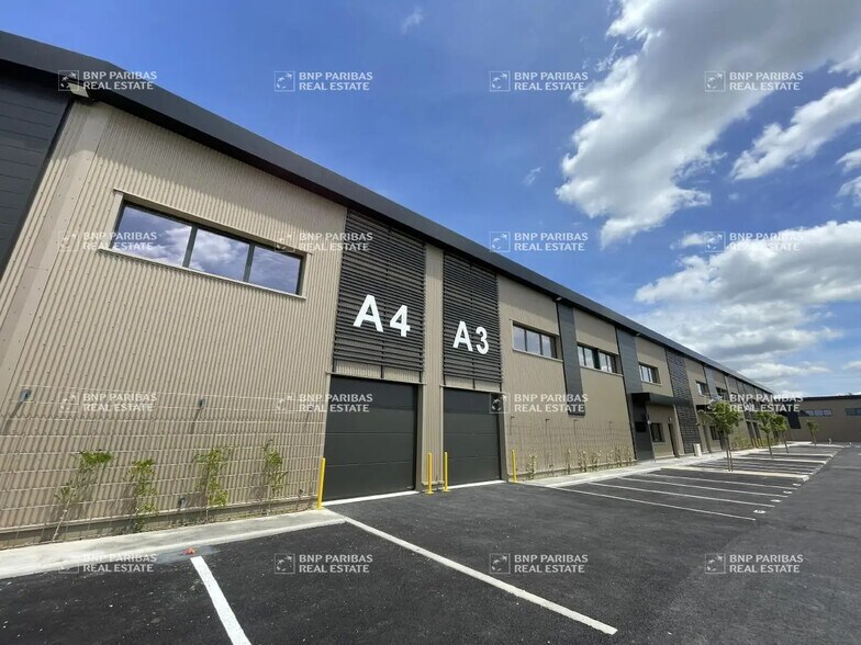 Light Industrial in Launaguet to rent - Building Photo - Image 2 of 17