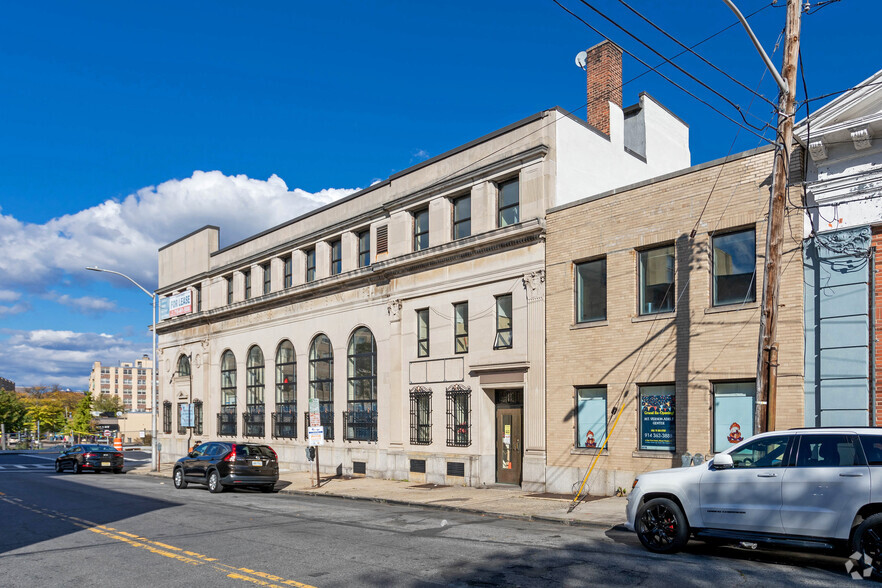 22-28 W 1st St, Mount Vernon, NY for rent - Primary Photo - Image 1 of 20