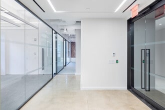 1 Rockefeller Plaza, New York, NY to rent Building Photo- Image 2 of 14